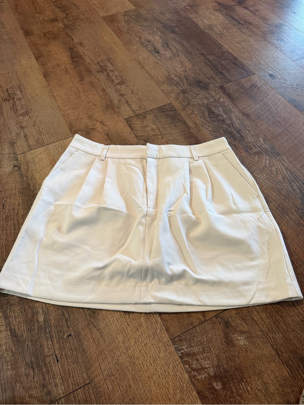 SO Cream Pleated Mini Skirt